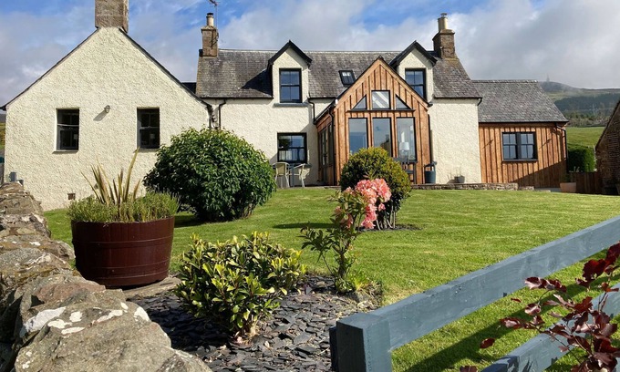 Golspie House | Large, high standard, country cottage just outside Golspie on the NC500