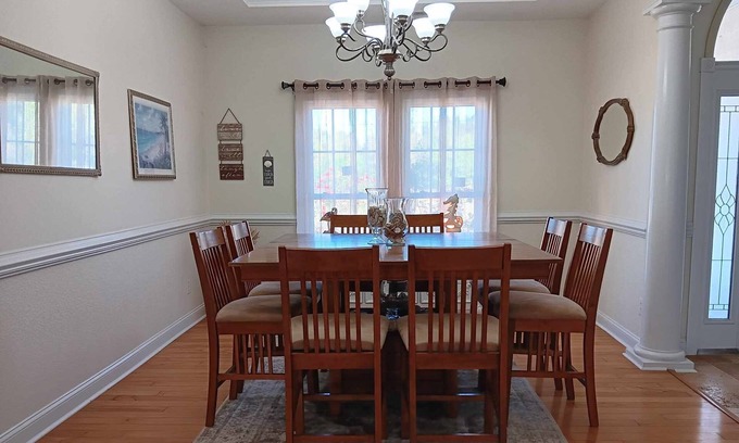 Westgate House | Large home. 30 minutes from beach. 20 minutes to Jacksonville or Richlands.