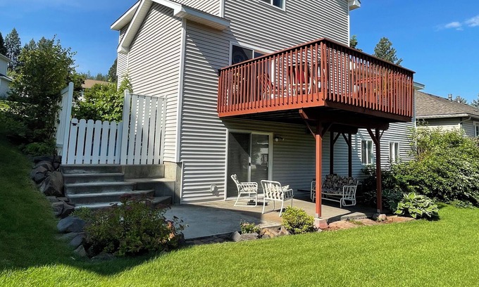 Latah Valley House | LARGE HOUSE IN ALL AGES GATED COMMUNITY ONLY 10 MINUTES FROM DOWNTOWN SPOKANE