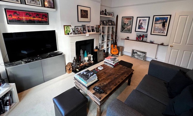 Mortlake Other | Large, light-filled double room & bathroom in 5-bed terraced house.