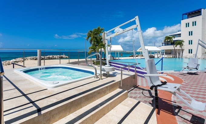 Philipsburg Apartment | LARGE LUXURY APARTMENT HILTON VACATION BEACHFRONT CARAIBES
