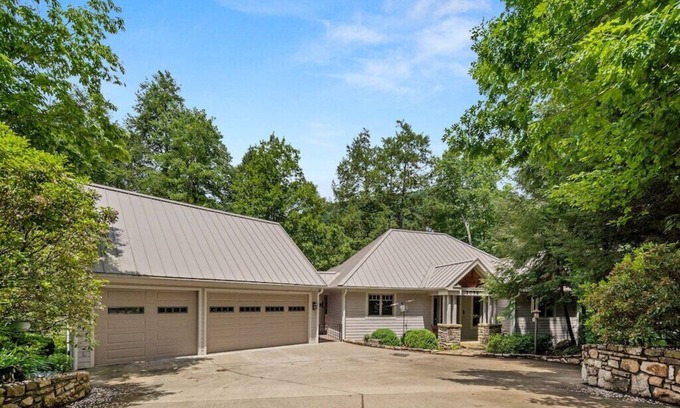 Lake Lure House | Large Luxury Home w/Hot Tub & Game Room with access to Rumbling Bald Resort