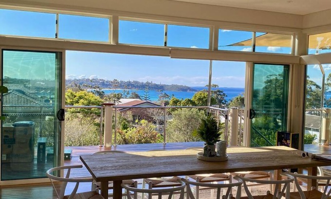 Mollymook House | Large luxury house with stunning beach views