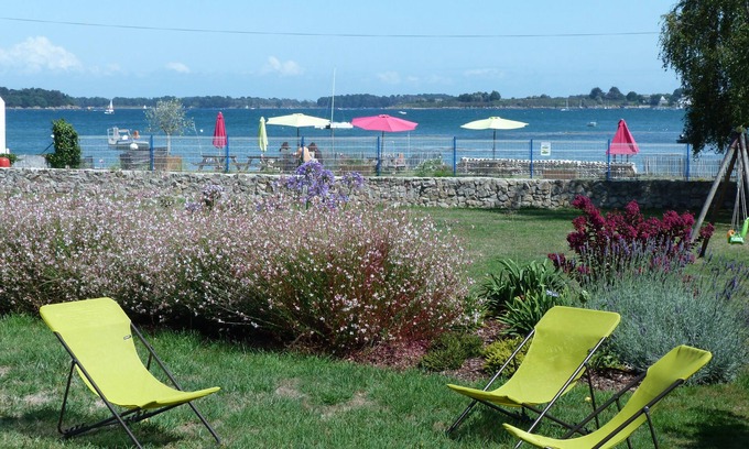 Locmariaquer House | Large sea-facing villa - Walking distance to beach - Enclosed garden - Close to all amenities