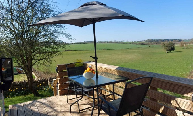 Cirencester Ski Chalet | Large Static Motorhome-Stunning Countryside Views