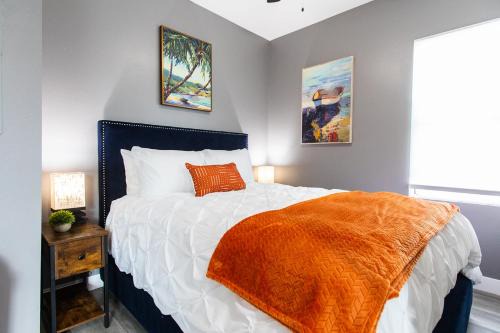 University Heights Apartment | Large-studio-balcony-desk-ac-full-kitchen