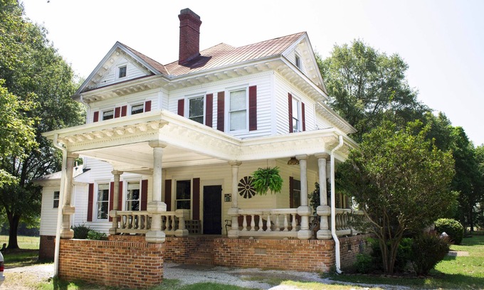 Belton House | Large Suite in Historic Farm with Private Entrance, Private Bath Kitchenette