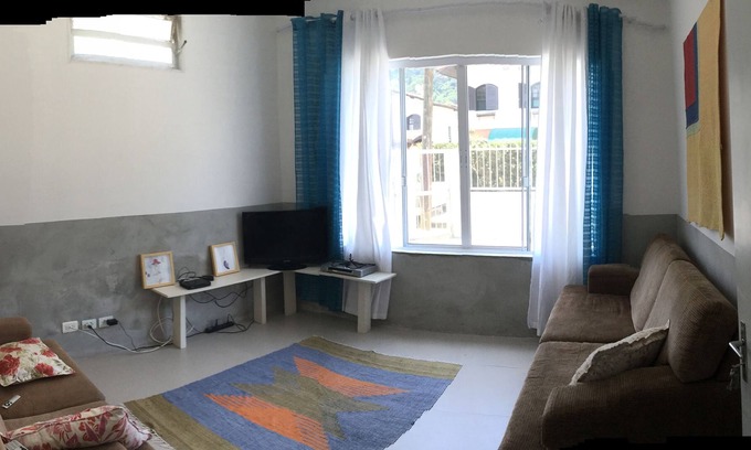 Lazaro House | Large townhouse in quiet street for 12 people