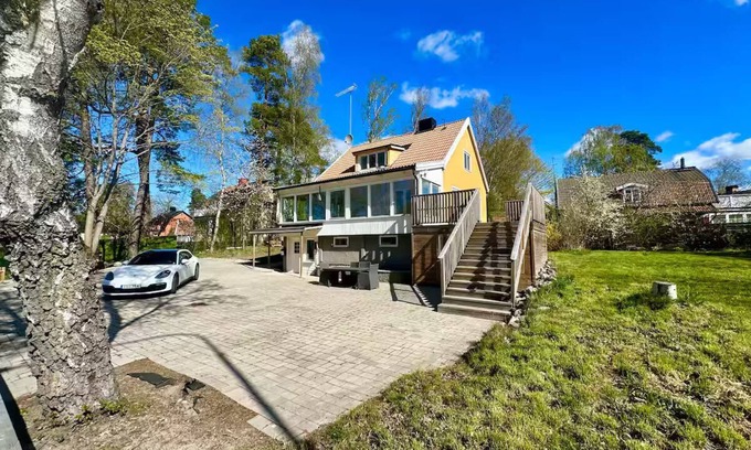 Klingsta Villa | Large villa in Danderyd - Near subway & golf course