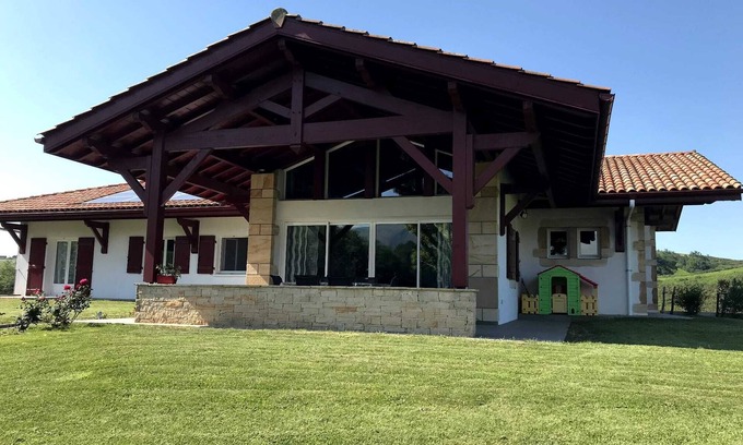 Bidarray House | Large villa with beautiful mountain views