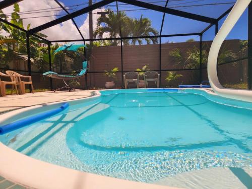 Largo House | Largo Pool Retreat 1 Mile to Beach