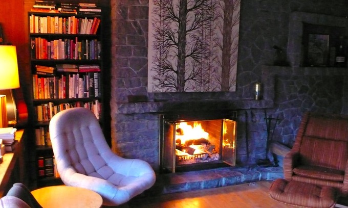 Hillcrest Mines House | Larkspur Lodge - Historical Home in Hillcrest Mines-Crowsnest Pass Alberta