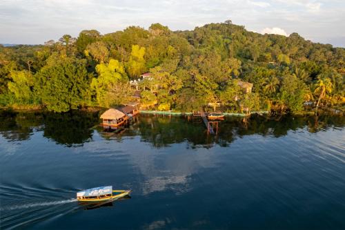 Flores Hotel | Las Luciernagas Hotel