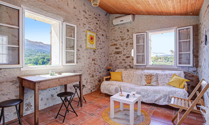 Maureillas-Las-Illas House | Las Piernas - Maison rénovée avec vue montagne