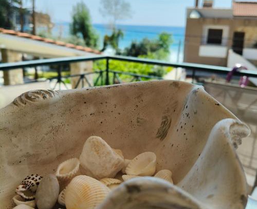 Chrisi Ammoudia Apartment | Las sirenas maisonnettes by the beach groundfloor and semi basement