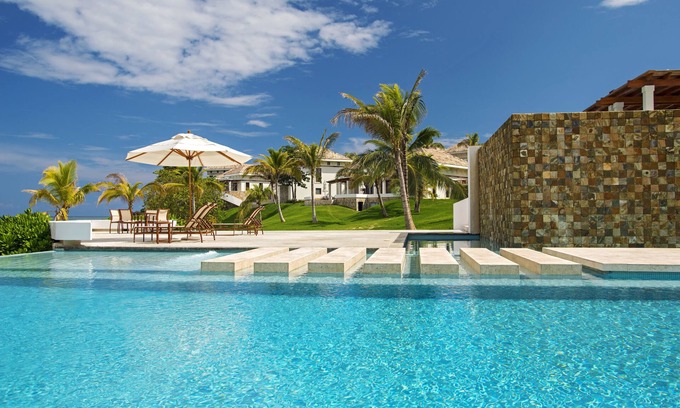Pristine Bay Resort | Las Verandas Hotel & Villas