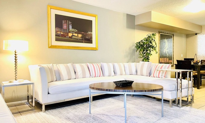 Beverly Green Apartment | LasVegas,STRIP,2BrCondo,ConventionCenter,petsFriendly,LVCC,july4th,wifi,pool