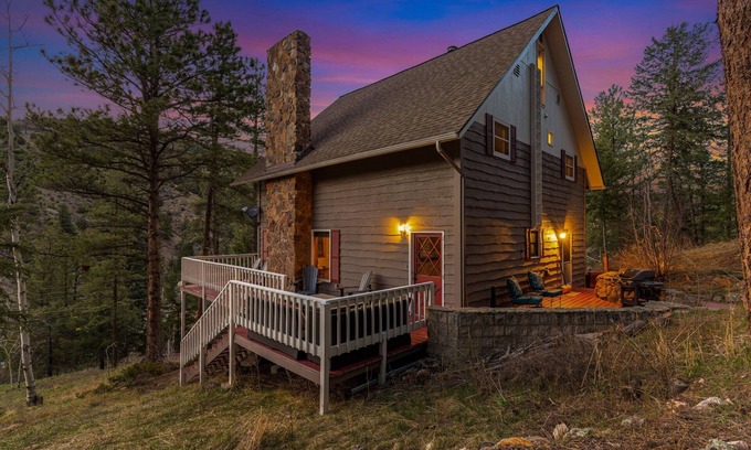 Idaho Springs House | Late summer special! Book a stay during August and September and receive a 15% discount