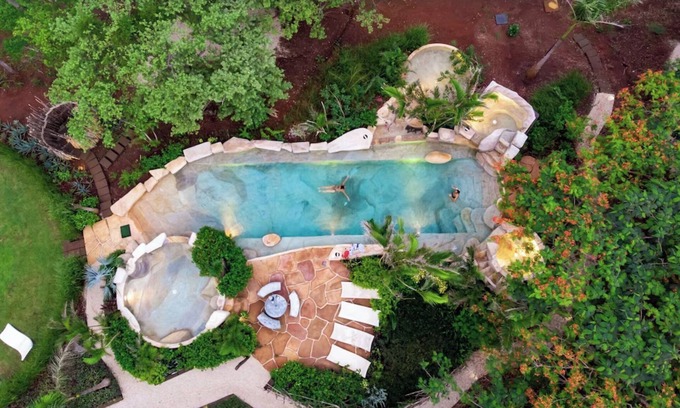 Los Pargos Cabin | Laticalodge - Staffed Private Villa 9BR - 2 km Playa Negra - 30 min Tamarindo
