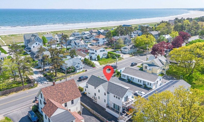 Pine Point House | Latitude Adjustment – Brand-New 3 BDR in Scarborough! Walk to Beach & Dining