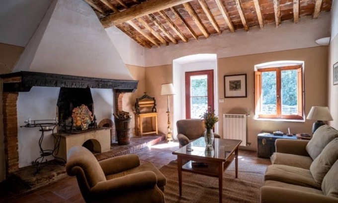 Lucignano House | Laurel House