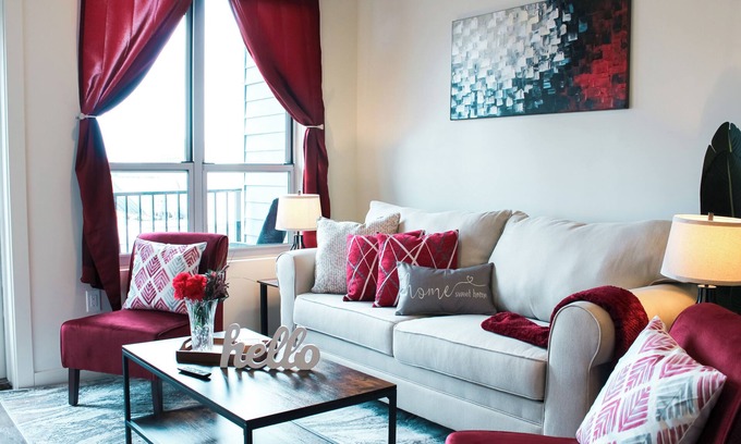 Downtown Louisville Apartment | Lavish Apartment in the Heart of Downtown! Pool, Gym, King Bed, Coffee Bar!
