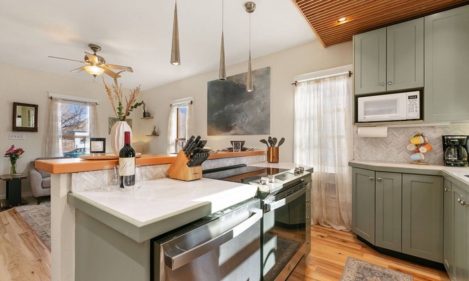 Martinez Park House | Lavish Retreat in Old Town - Walk Everywhere!