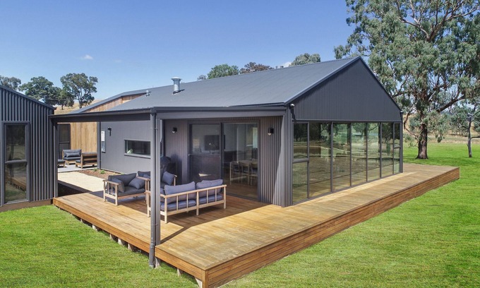 Mansfield House | Lawson Lodge - Modern home minutes from Lake Eildon