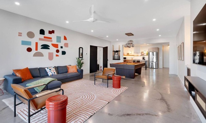Phoenix Hill Apartment | Lay Low Disco Highlands - NULU 4BR Pool Table Balcony