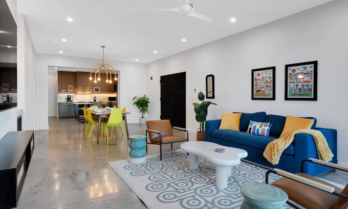 Phoenix Hill Apartment | Lay Low Tempo Highlands - NULU 4BR Balcony