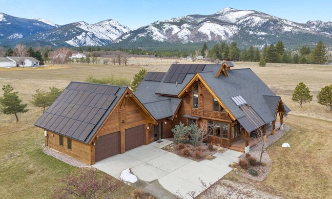Hamilton Cabin | Lazy Beez Spacious Cabin