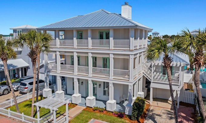 Crystal Shores House | Lazy Bones - Vacation Home Near the Beach with Private Pool & Golf Cart