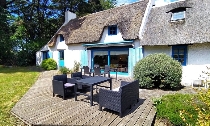 Concarneau Villa | Le Baluchon-Chaumière by the sea