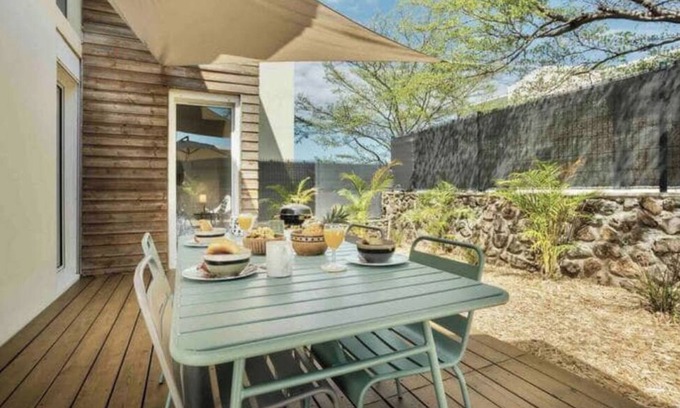 Carosse Apartment | Le Céladon- 1 bedroom apartment Saint Gilles les Bains/private garden + barbecue