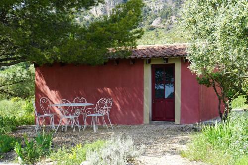 Saint-Hippolyte-le-Graveyron House | Le Cabanon des oliviers