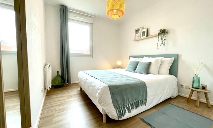 Bellegarde-sur-Valserine Apartment | Le Central - Confort et Calme au centre-ville - Lits Queen Size