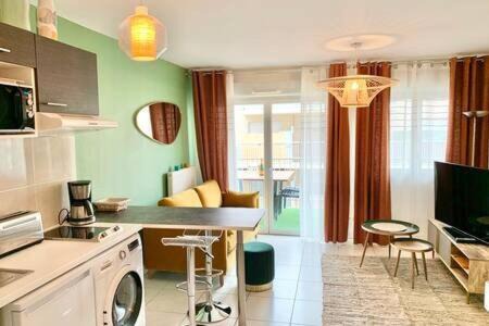 Sete Apartment | "Le Chai"T2 plein centre, Parking, Clim, Terrasse