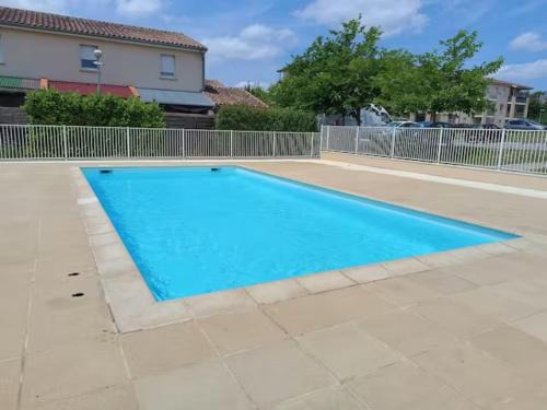 Carcassonne Apartment | Le cocon de Marie,piscine, balcon, parking gratuit, baignoire