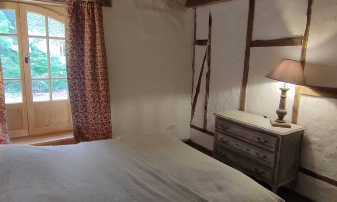 Salignac-Eyvignes Cottage | Le Cottage des Acacias - un Logis Nature, une Piscine Naturelle et des Animaux!