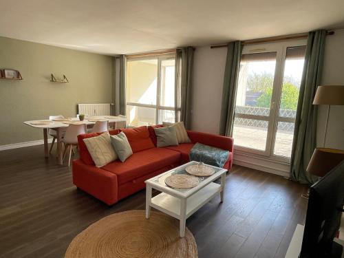 Royallieu Pompidou Apartment | Le Duplex Convivial de Compiègne
