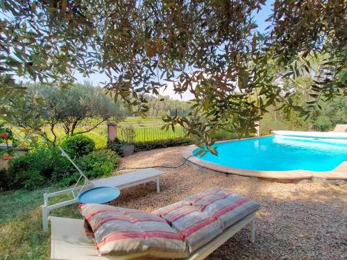 Carces Apartment | Le Figuier appart 2-3 pers en plein vignoble avec piscine privée à 30mn des gorgesdu Verdon et des plages