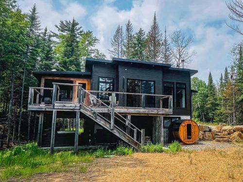 Saint Zenon Apartment | Le Grand Duc- SPA- Kayaks- bord Rivière Noire- VTT- Motoneige- Randonnée