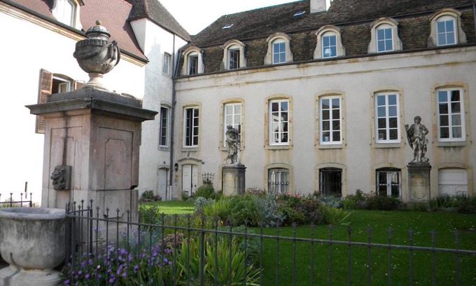 Beaune City Centre Apartment | Le jardin des chanceliers