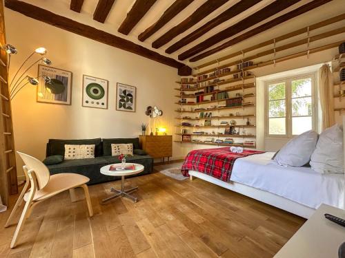Chartres Apartment | Le jardinet de la cathédrale