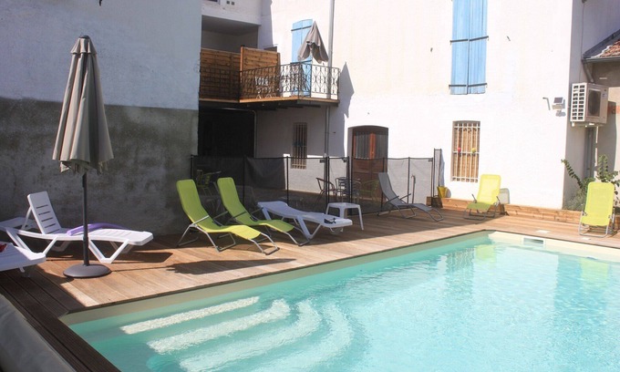 Vallon-Pont-d'Arc Cottage | Le Mandarine cottage in sparkling colors