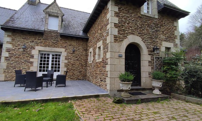 Allineuc Villa | Le Manoir d'Allineuc - jardin, piscine, pétanq.