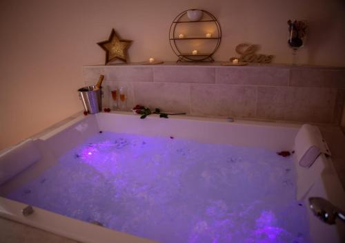Le Barcares House | Le Mas aux Amoureux , Suite Romantique et Spa