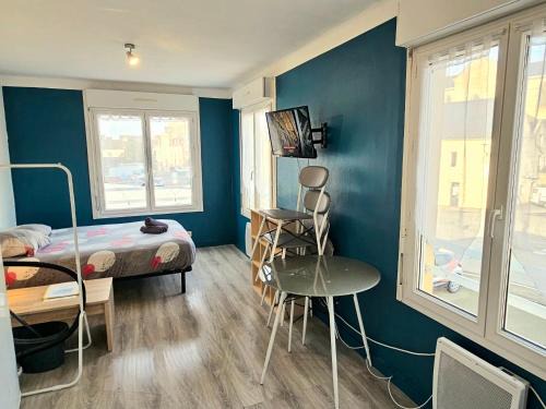 Saint-Meloir-des-Ondes Apartment | Le Mat studio étoilé