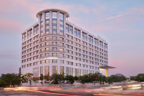 Satellite Hotel | Le Meridien Ahmedabad