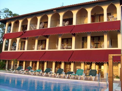 West End Hotel | Le Mirage